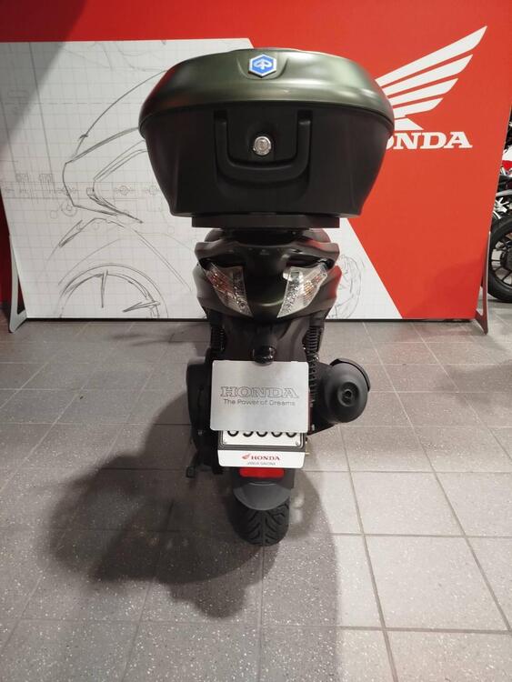 Piaggio Beverly 300 i.e. ABS-ASR (2016 - 20) (4)