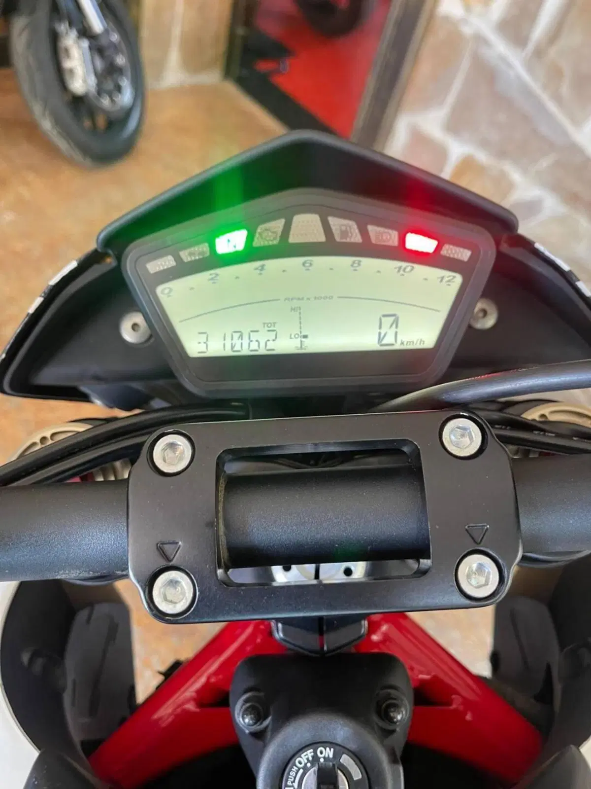 Ducati Hypermotard 1100 EVO SP (2010 - 12) (10)