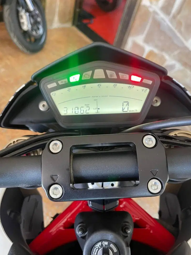 Ducati Hypermotard 1100 EVO SP (2010 - 12) (10)