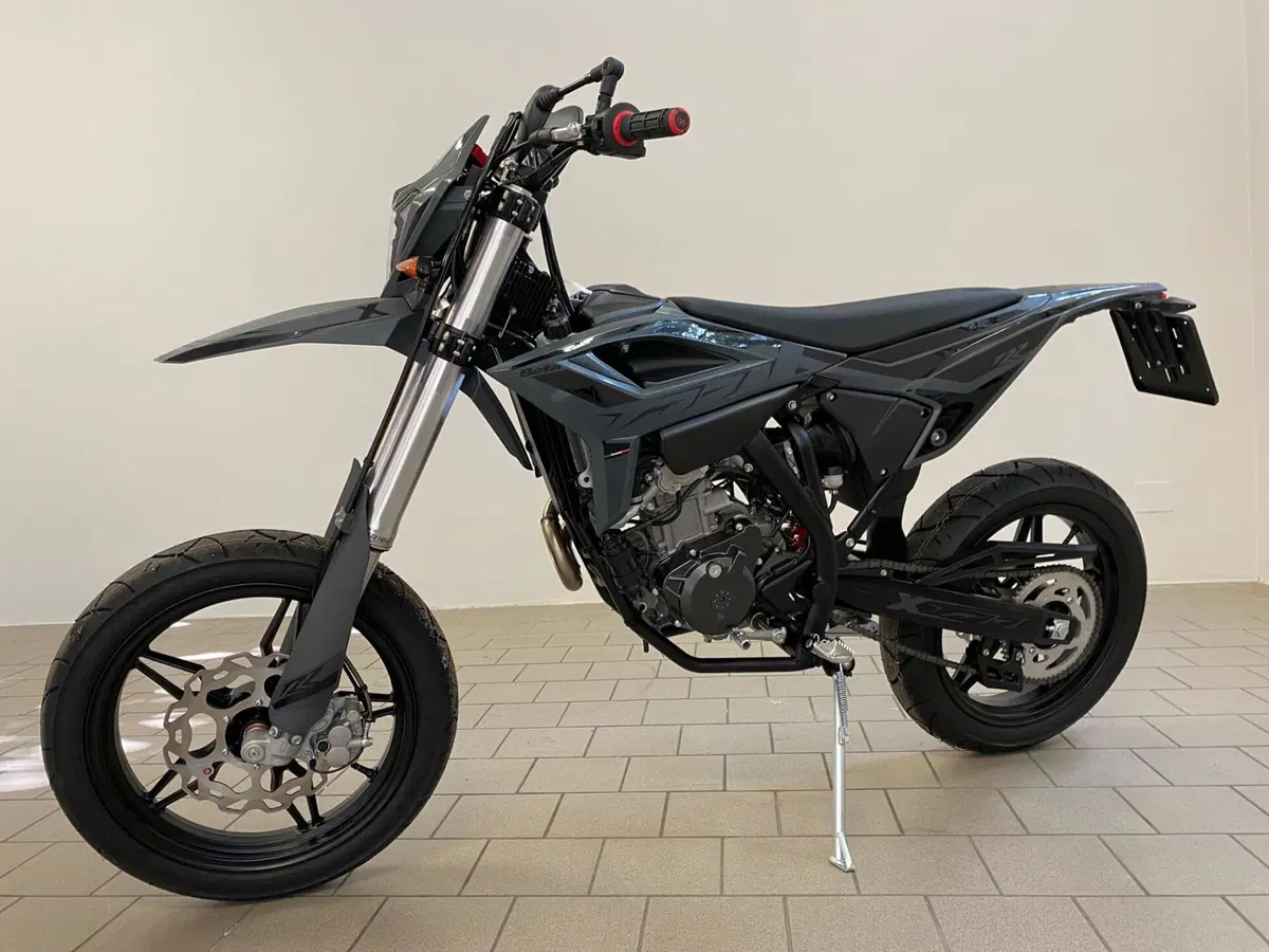 Betamotor RR 125 4T Motard T - X Special Edition (2025 - 26) (3)
