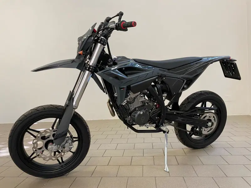 Betamotor RR 125 4T Motard T - X Special Edition (2025 - 26) (3)