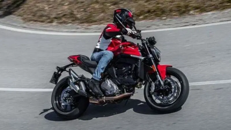 Ducati Monster V2: le prime foto "rubate" del collaudo su strada