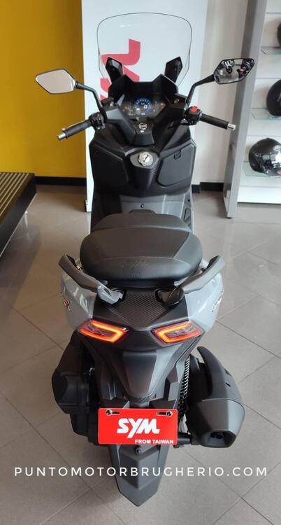 Sym Joymax 300 Z (2025) (2)