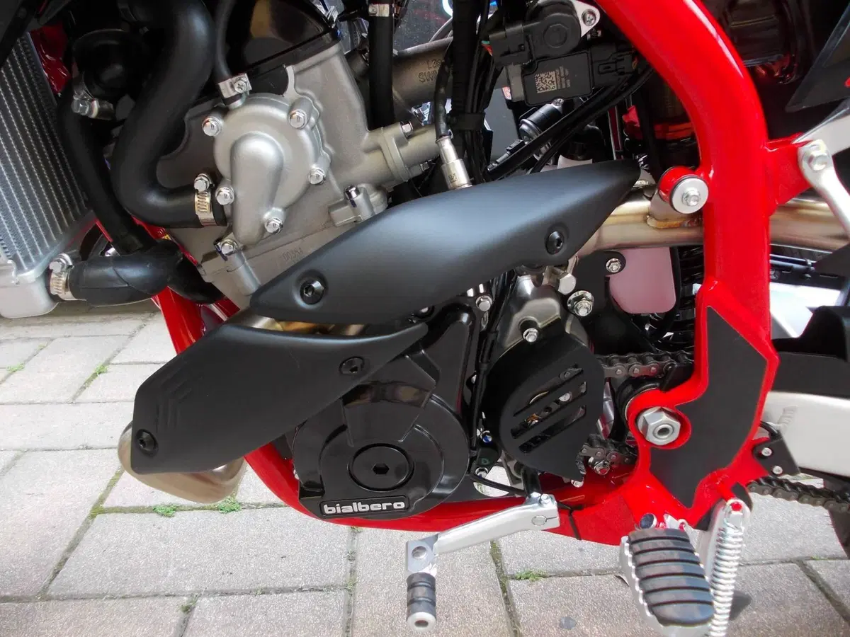 Swm SM 125 R (2025 - 26) (5)
