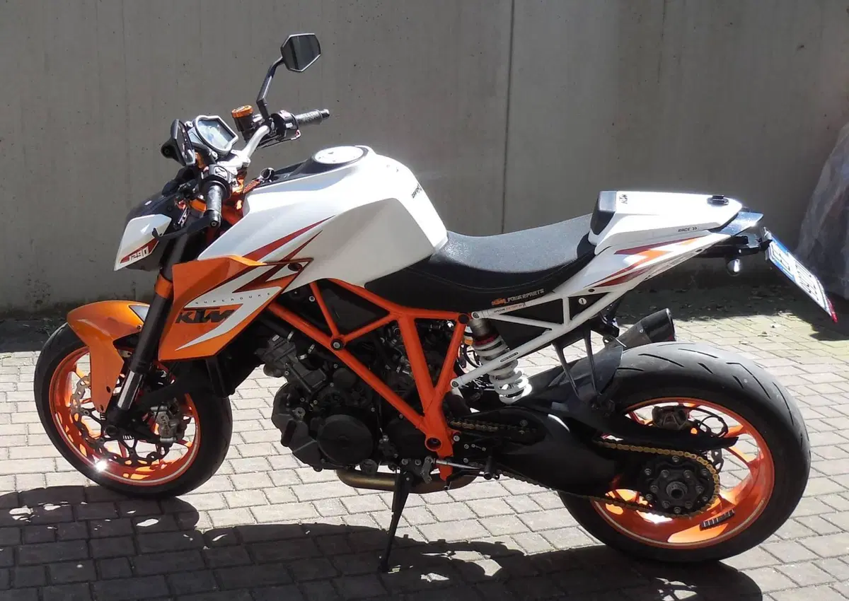 KTM 1290 Super Duke R SE ABS (2016) (3)