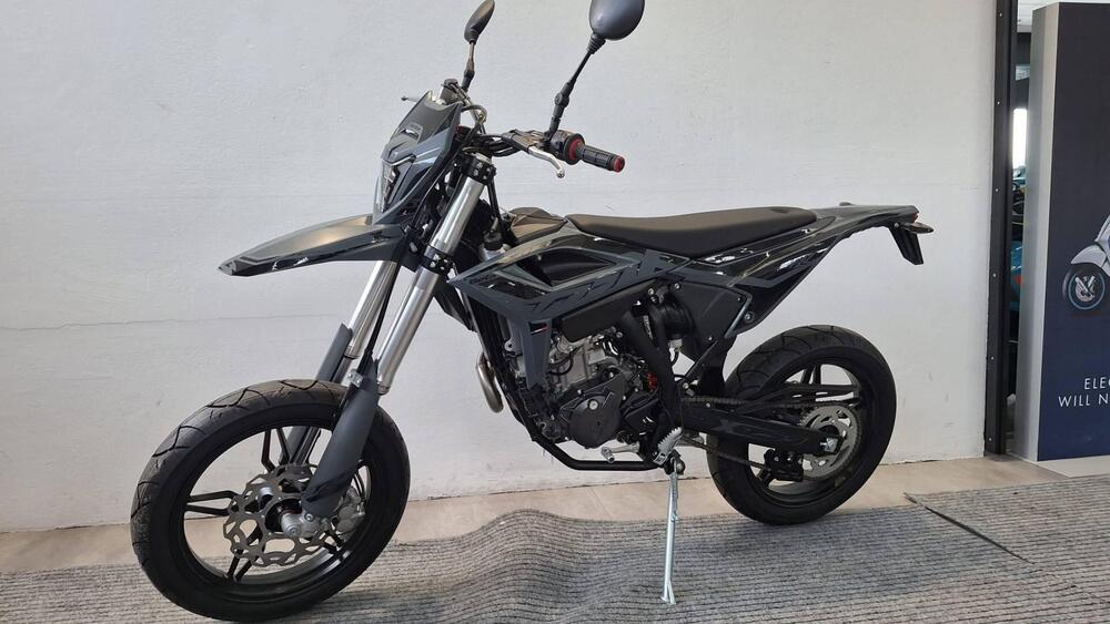 Betamotor RR 125 4T Motard T - X Special Edition (2025) (2)