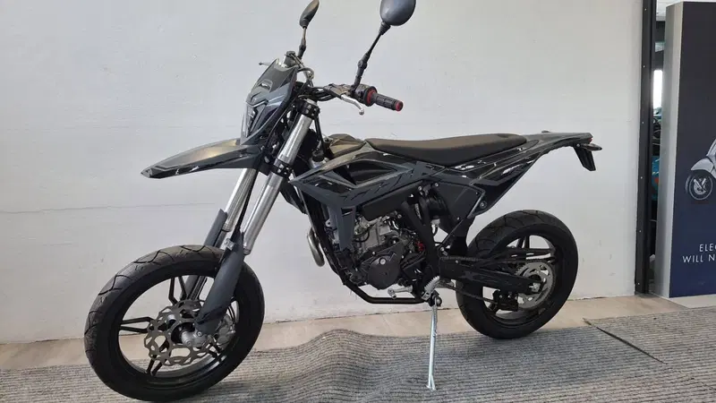 Betamotor RR 125 4T Motard T - X Special Edition (2025 - 26) (2)