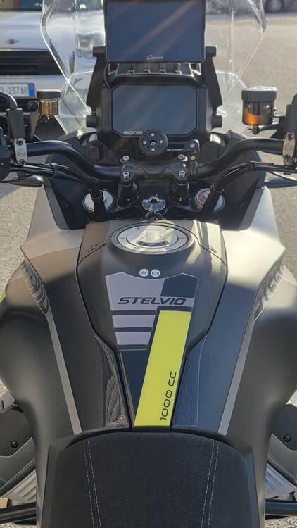 Moto Guzzi Stelvio (2024 - 25) (4)