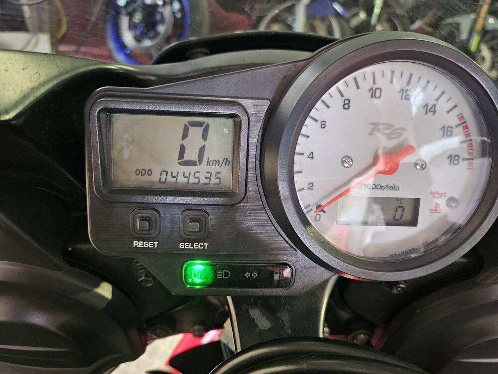 Yamaha YZF R6 (2001 - 02) (3)