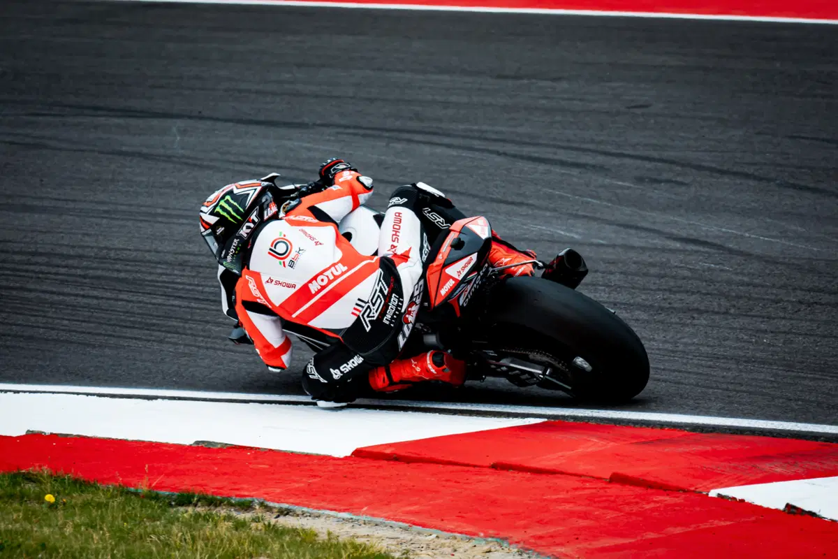 SBK 2025. Axel Bassani e Alex Lowes restano in Bimota nel 2026 (5)