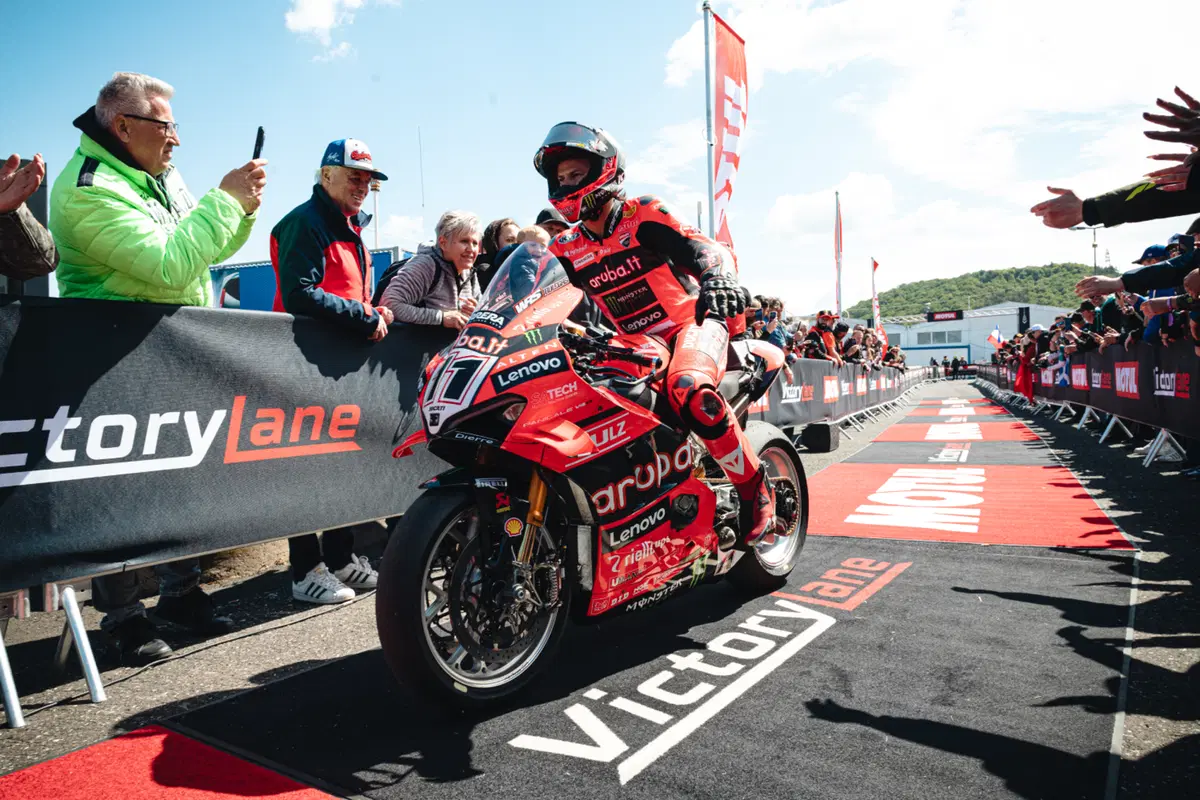 SBK 2025. GP della Repubblica Ceca. Razgatlioglu: “La Ducati riesce a gestire meglio le penalità del regolamento” (13)