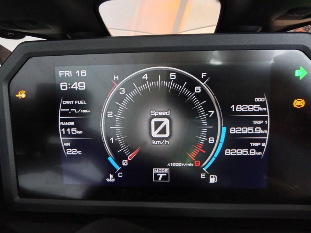 Yamaha T-Max 560 (2022 - 24) (4)