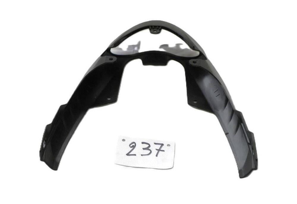 Cover carena fanale posteriore/scarico Triumph Sp (2)