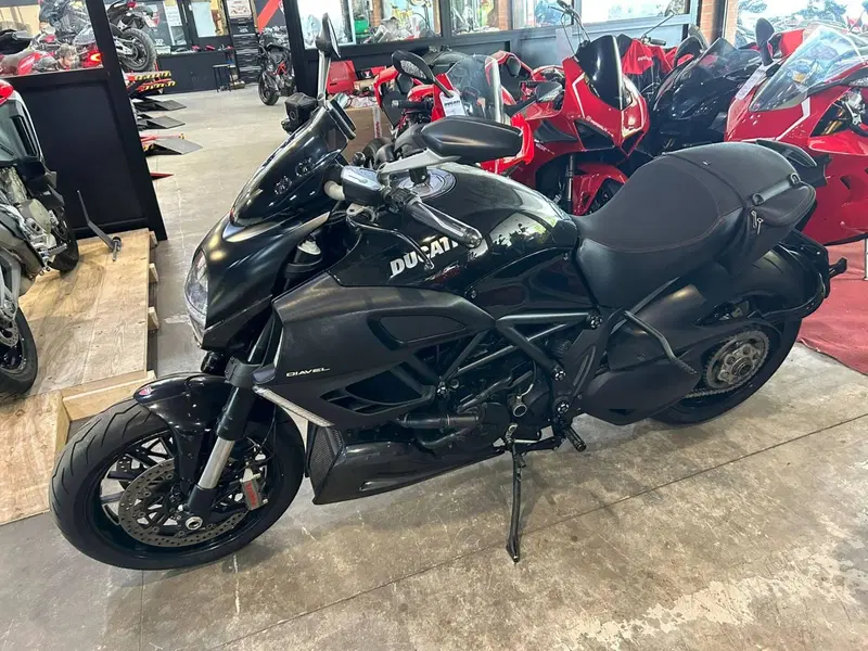 Ducati Diavel 1200 Dark (2012 - 13) (2)