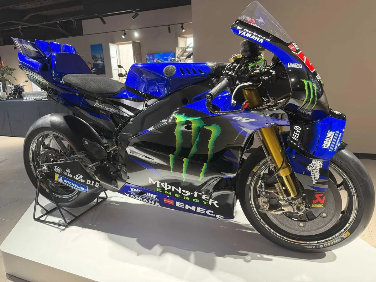 The Garage Yamaha Catania (2)