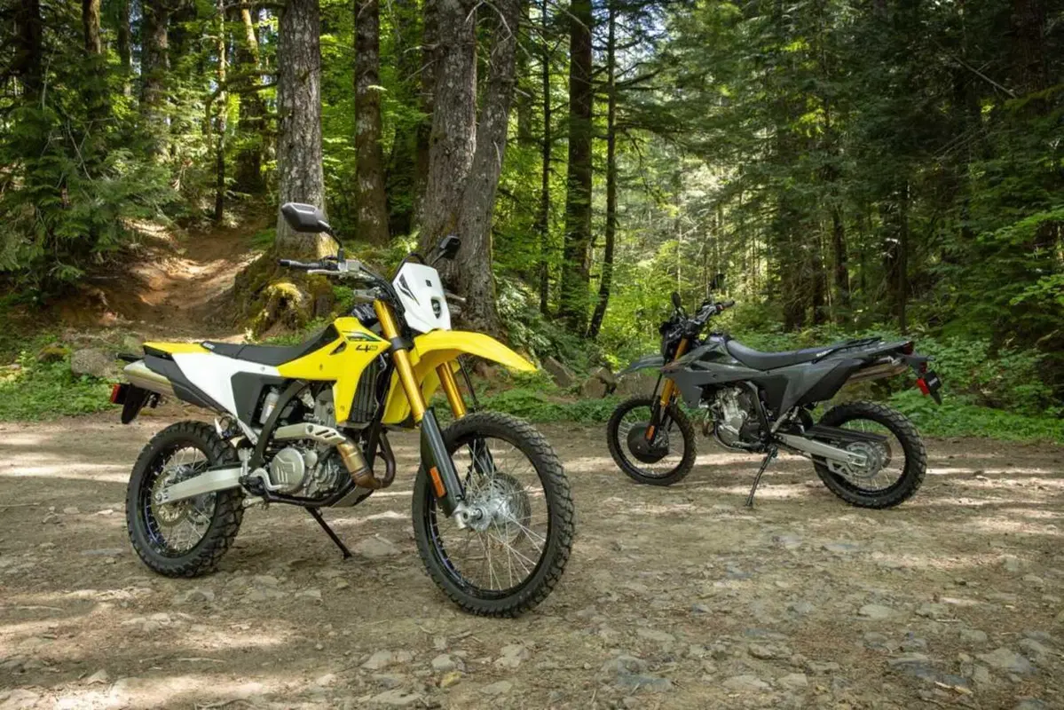 Suzuki DR-Z 4S: La Leggenda Rinasce, Pronta a Conquistare Ogni Terreno! [VIDEO & GALLERY]