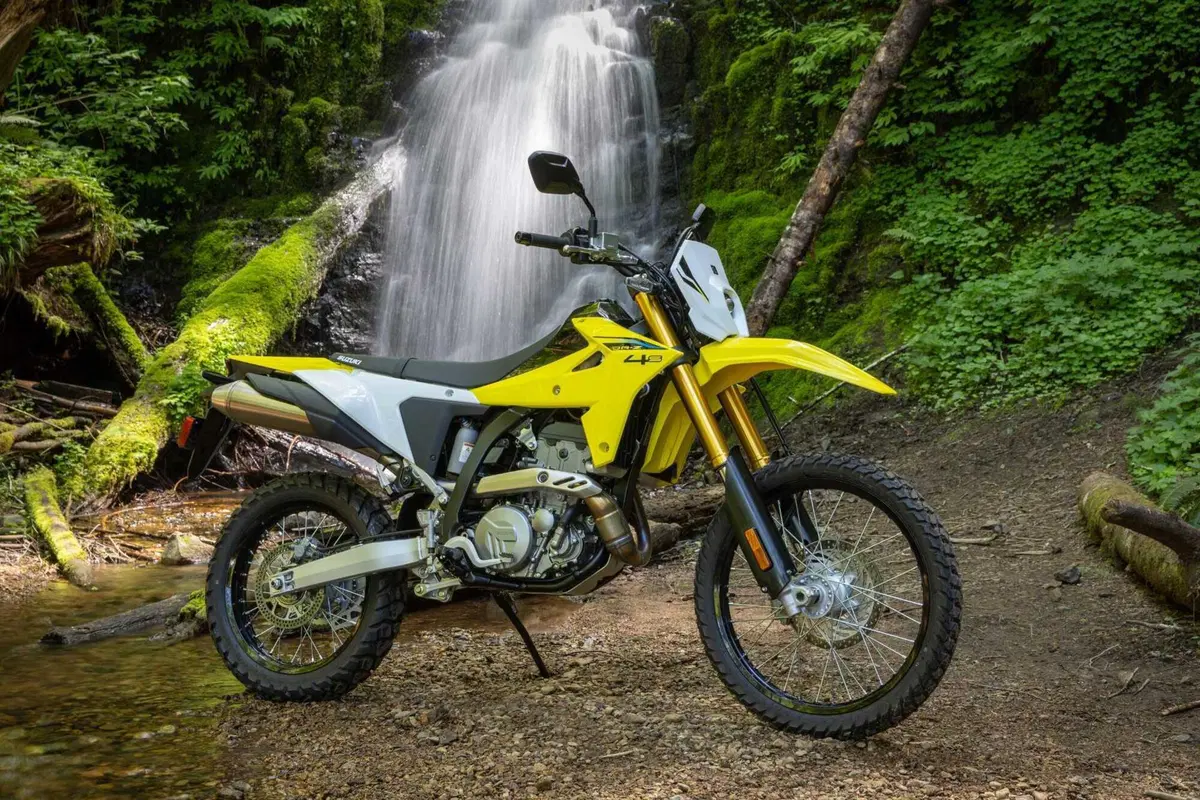 Suzuki DR-Z 4S: La Leggenda Rinasce, Pronta a Conquistare Ogni Terreno! [VIDEO & GALLERY] (2)