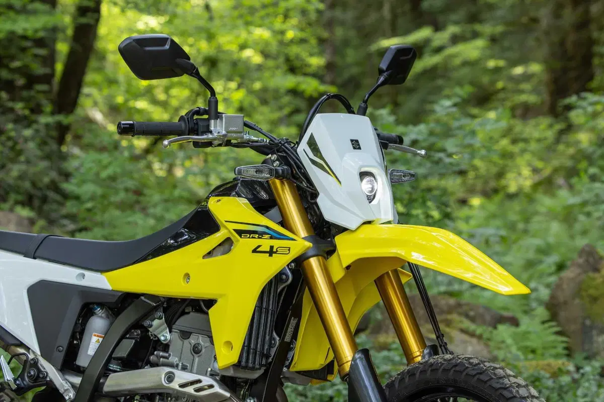 Suzuki DR-Z 4S: La Leggenda Rinasce, Pronta a Conquistare Ogni Terreno! [VIDEO & GALLERY] (6)