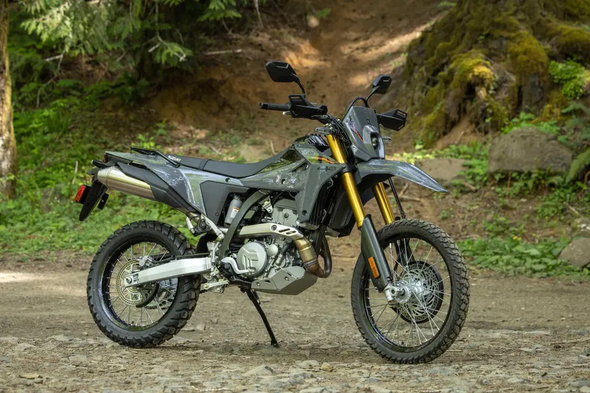 Suzuki DR-Z 4S: La Leggenda Rinasce, Pronta a Conquistare Ogni Terreno! [VIDEO & GALLERY] (15)