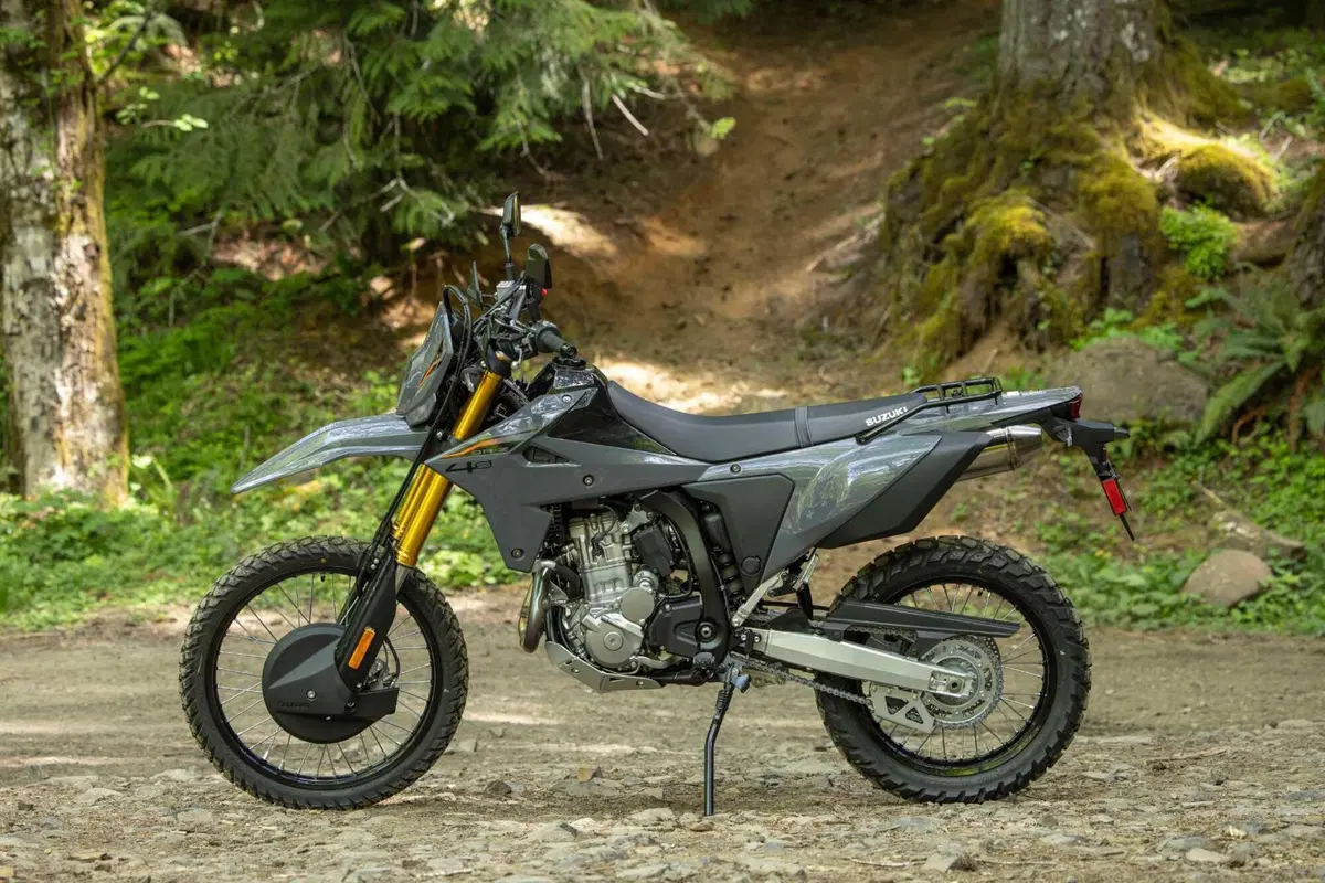 Suzuki DR-Z 4S: La Leggenda Rinasce, Pronta a Conquistare Ogni Terreno! [VIDEO & GALLERY] (16)