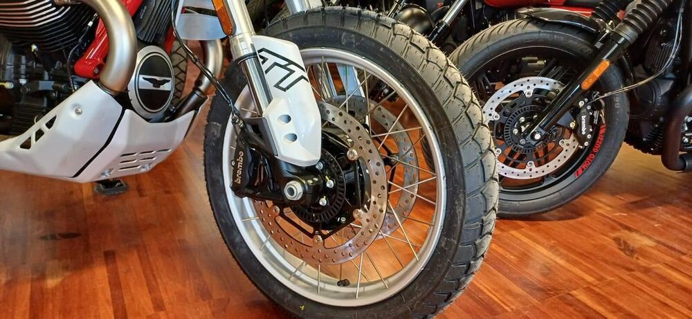 Moto Guzzi V85 TT (2024 - 25) (5)