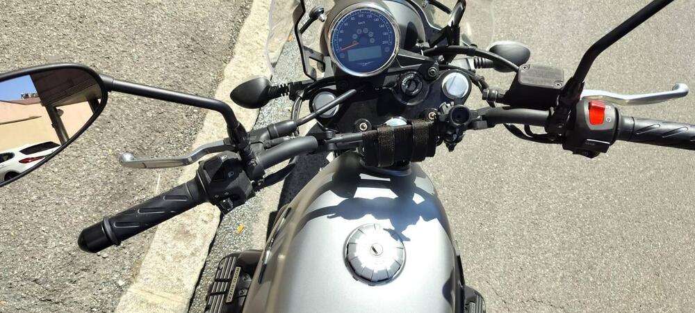 Moto Guzzi V7 III Rough (2018 - 20) (2)