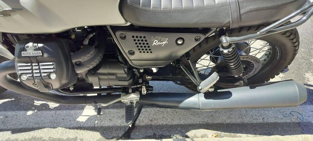 Moto Guzzi V7 III Rough (2018 - 20) (3)