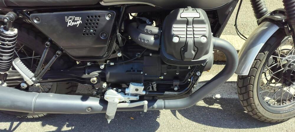 Moto Guzzi V7 III Rough (2018 - 20) (5)