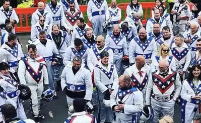 Cinquanta Evel Knievel a Londra per celebrare il grande stuntman