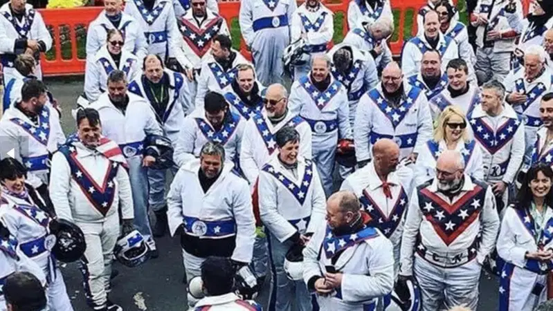 Cinquanta Evel Knievel a Londra per celebrare il grande stuntman