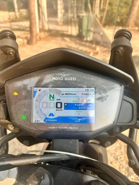 Moto Guzzi V85 TT Travel (2021 - 23) (4)