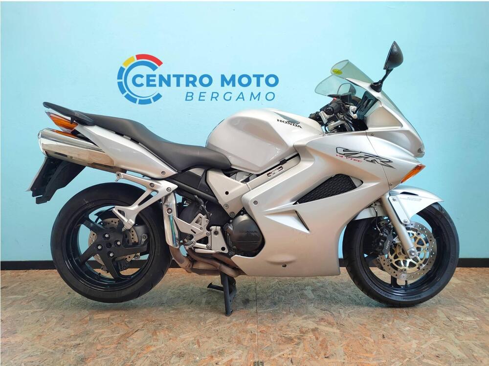 Honda VFR 800 (2002 - 05)