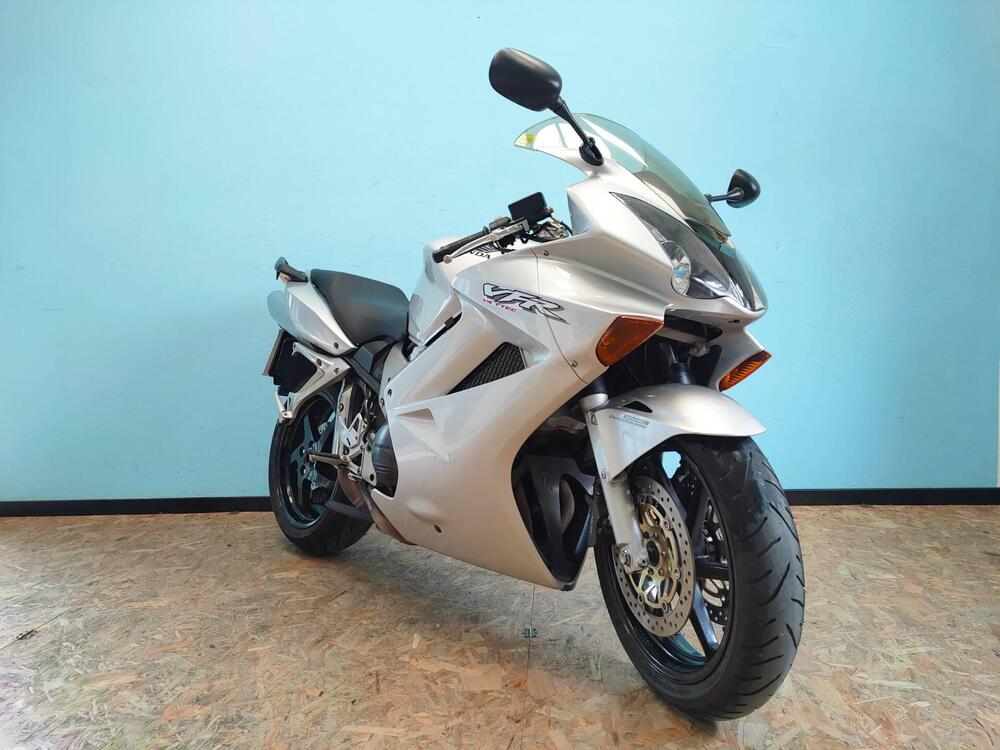 Honda VFR 800 (2002 - 05) (2)