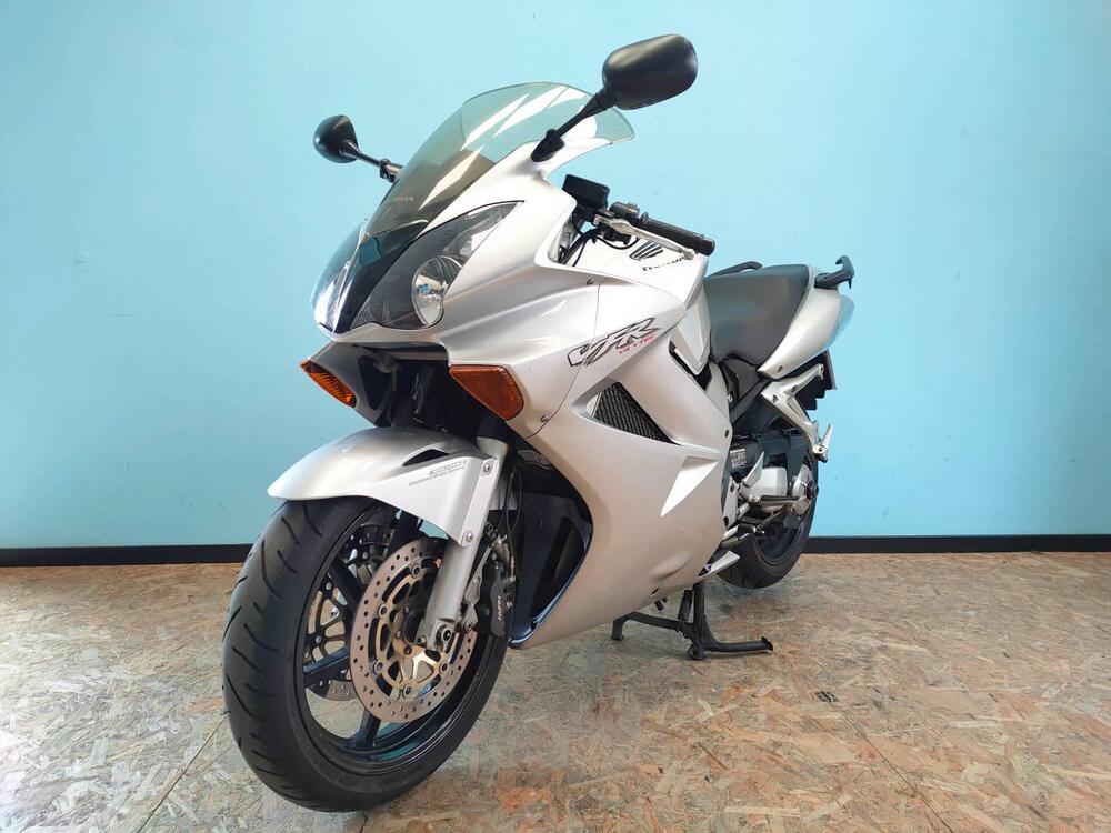 Honda VFR 800 (2002 - 05) (3)