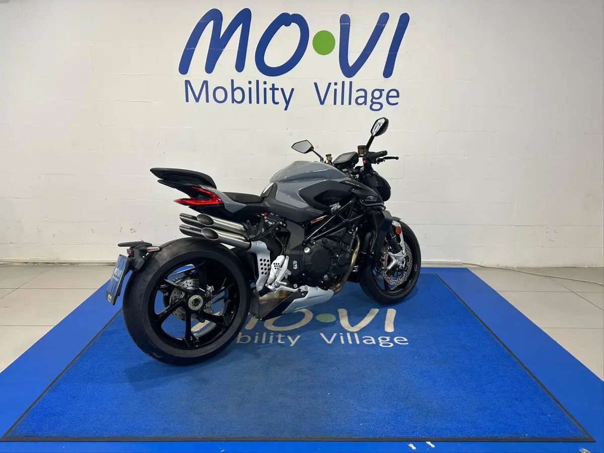 MV Agusta Brutale 1000 RS (2022 - 26) (2)