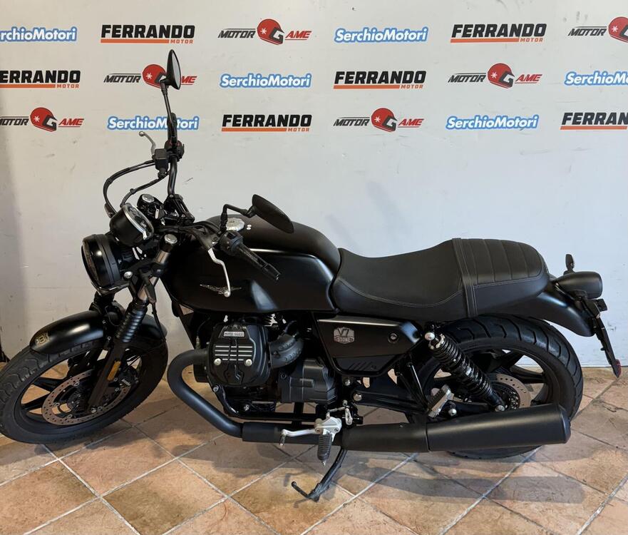 Moto Guzzi V7 Stone (2021 - 24) (2)