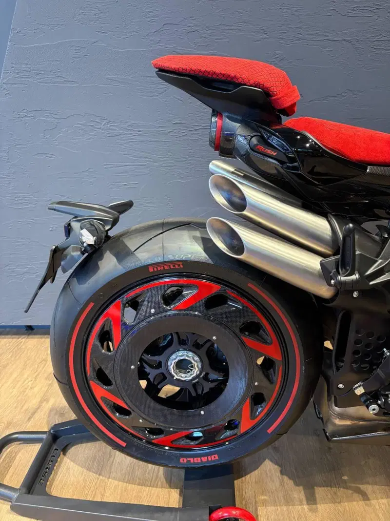 MV Agusta Rush 1000 (2023 - 26) (8)