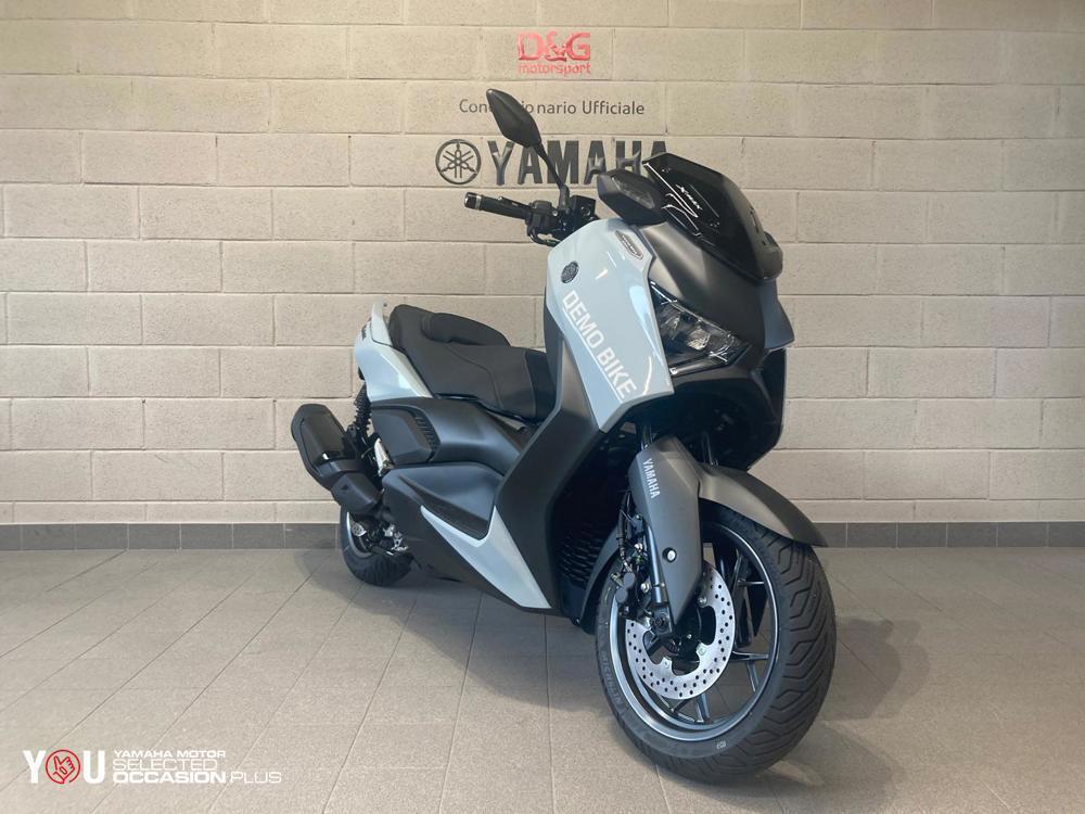 Yamaha X-Max 300 Tech Max+ (2025) (2)