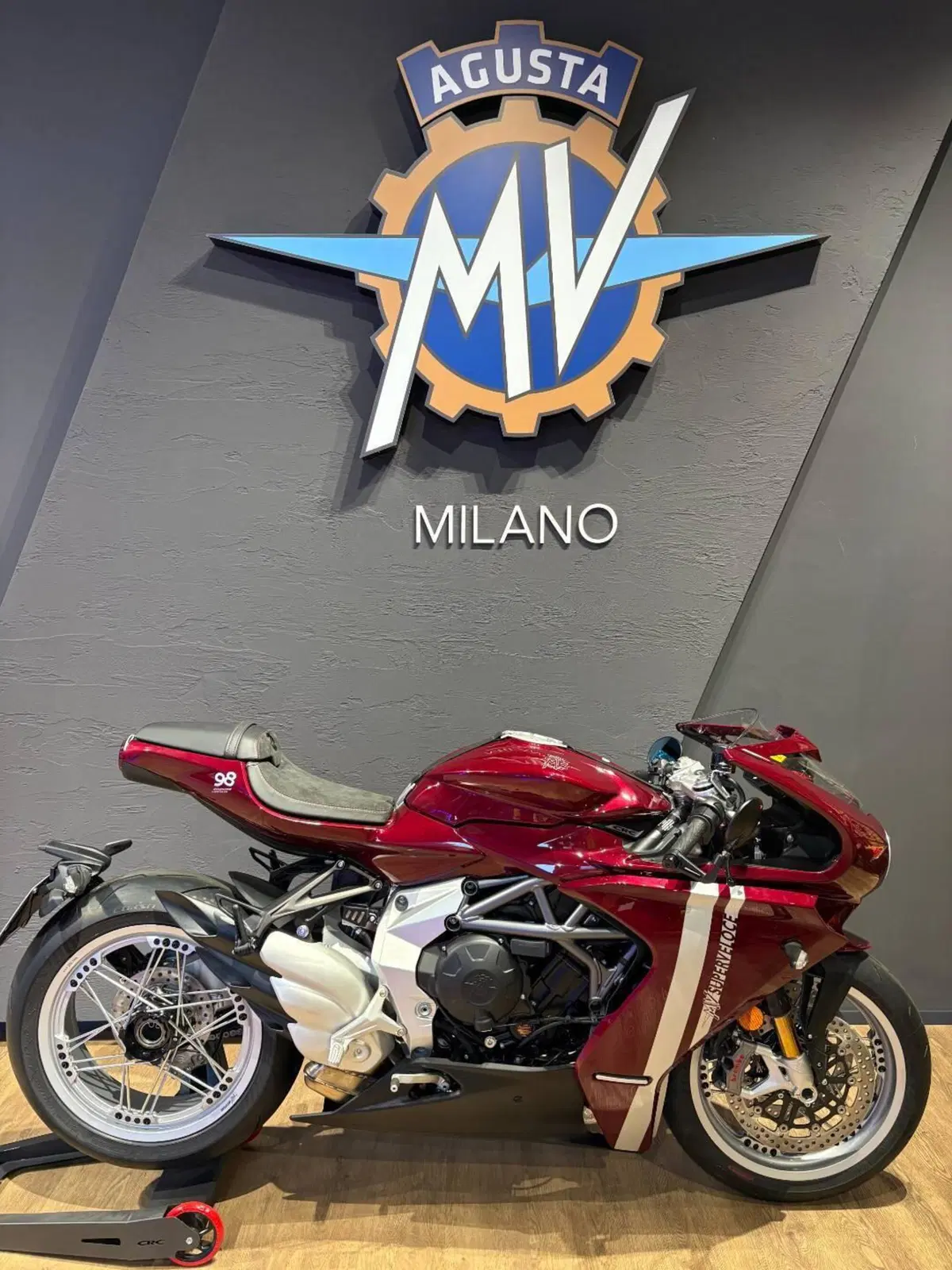 MV Agusta Superveloce 800 98 (2023 - 26) (2)