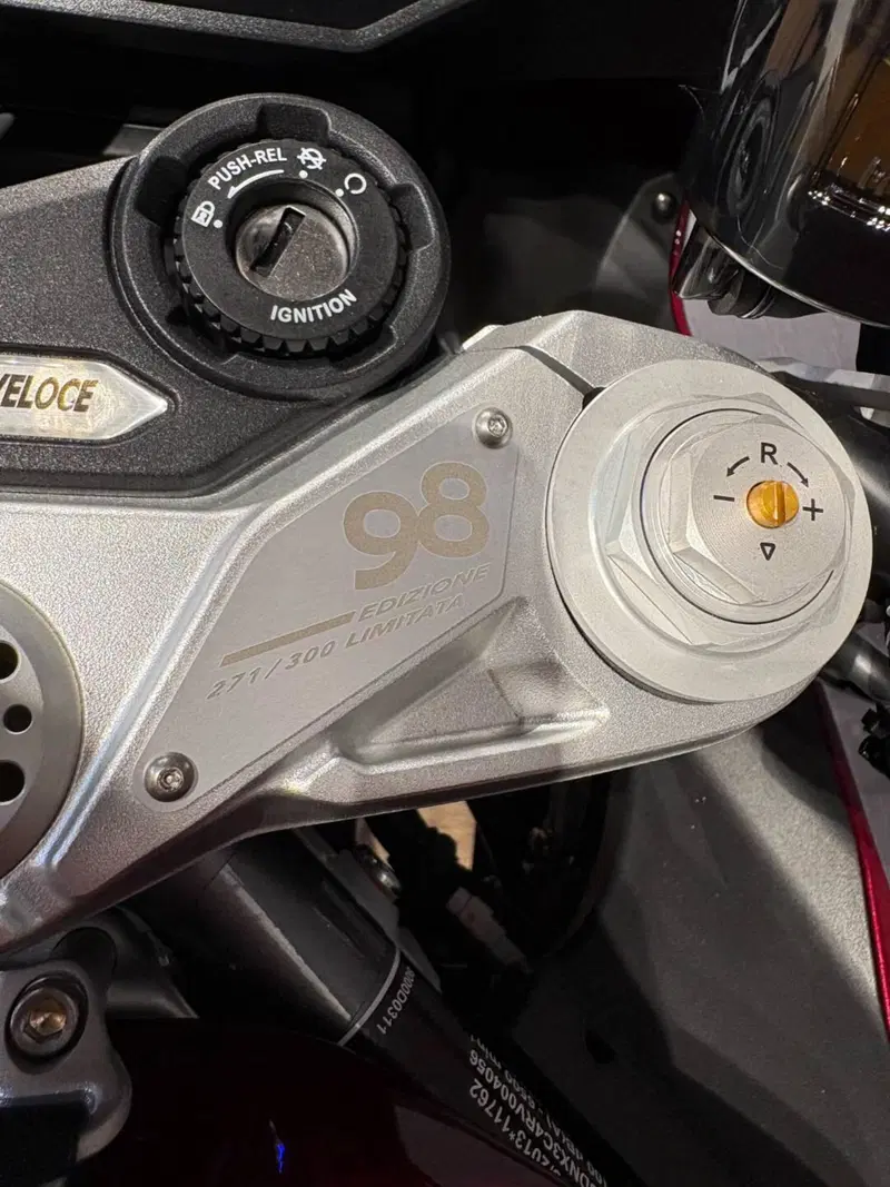 MV Agusta Superveloce 800 98 (2023 - 26) (8)