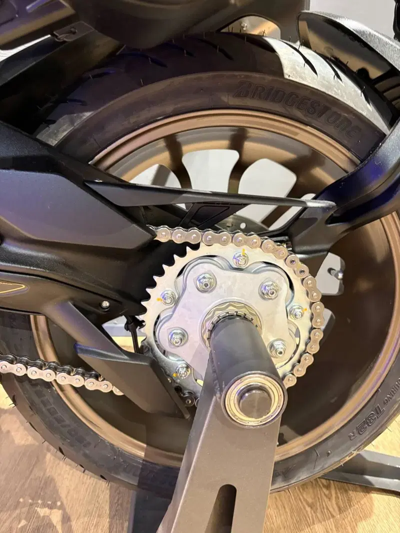 MV Agusta Turismo Veloce 800 Lusso SCS (2021 - 26) (9)