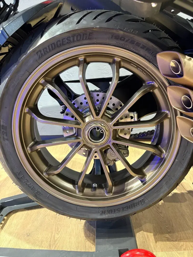 MV Agusta Turismo Veloce 800 Lusso SCS (2021 - 26) (10)