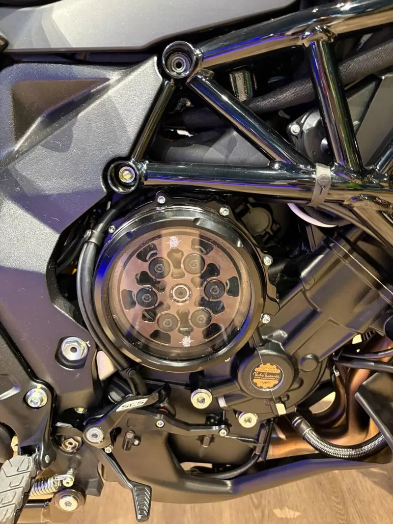MV Agusta Turismo Veloce 800 Lusso SCS (2021 - 26) (7)