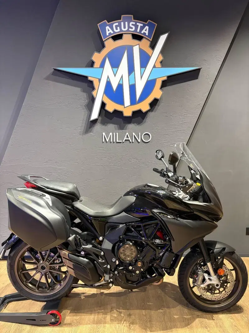 MV Agusta Turismo Veloce 800 Lusso SCS (2021 - 26) (2)