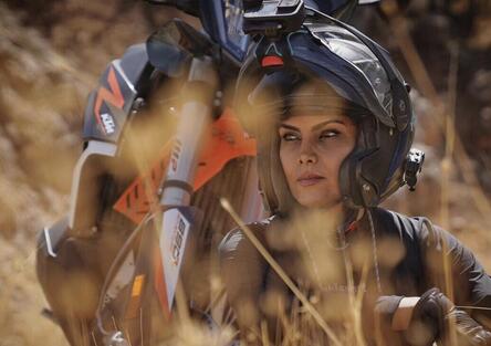 Biocarburante e sidecar d'epoca: è partita la nuova sfida ambientale di Maryam Talaee