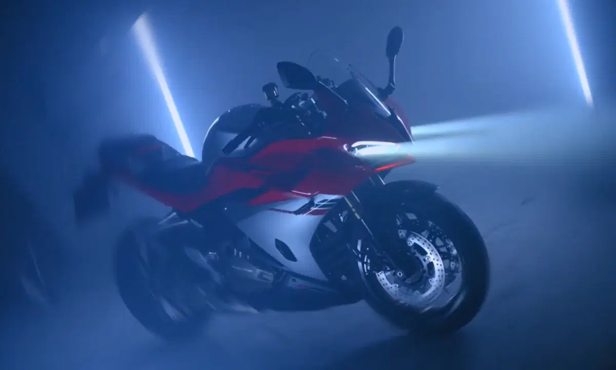 QJMotor SRK 500 RA: monobraccio e cambio automatico