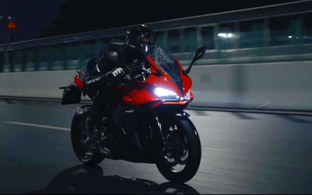 QJMotor SRK 500 RA: monobraccio e cambio automatico (2)