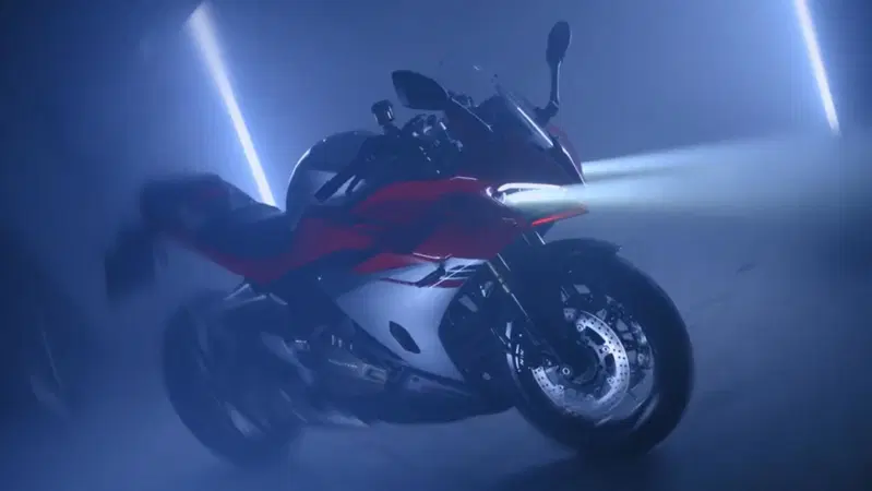 QJMotor SRK 500 RA: monobraccio e cambio automatico