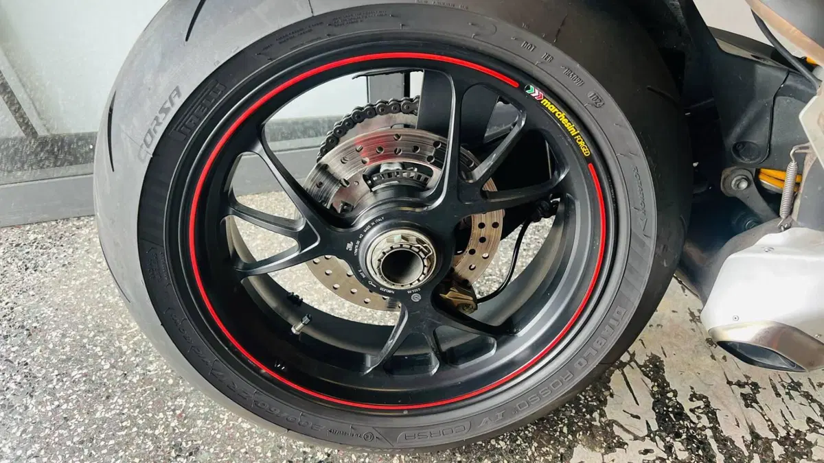 Ducati Panigale V4 S 1100 (2018 - 19) (4)