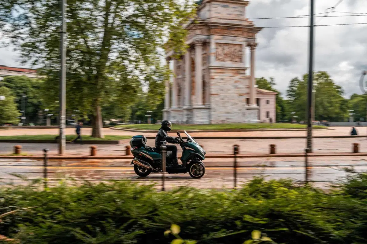 Peugeot Metropolis 400: gradito ritorno (3)